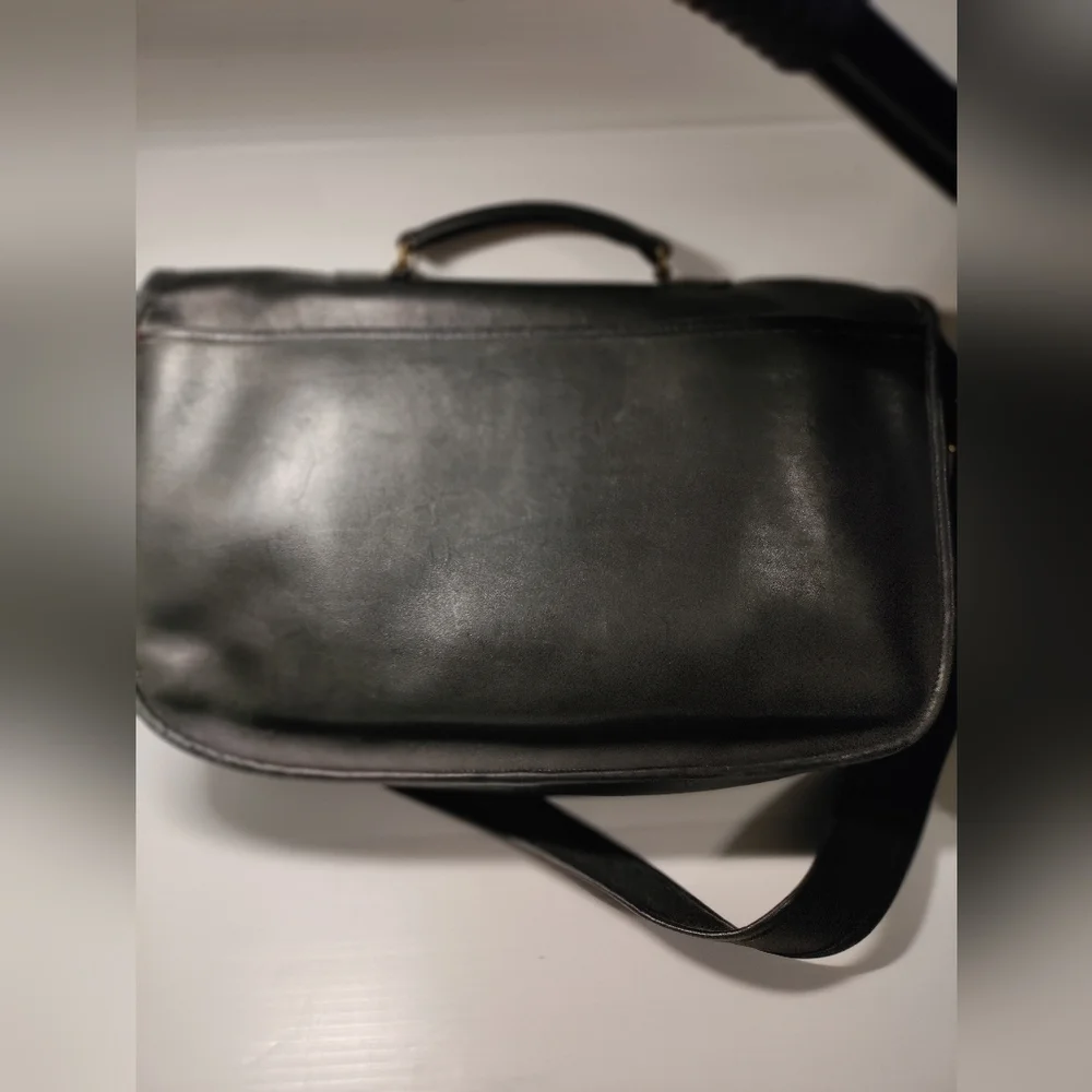RARE Vintage 80’s Collector Condition Coach Courier Bag # 9800 in Black Leather.
